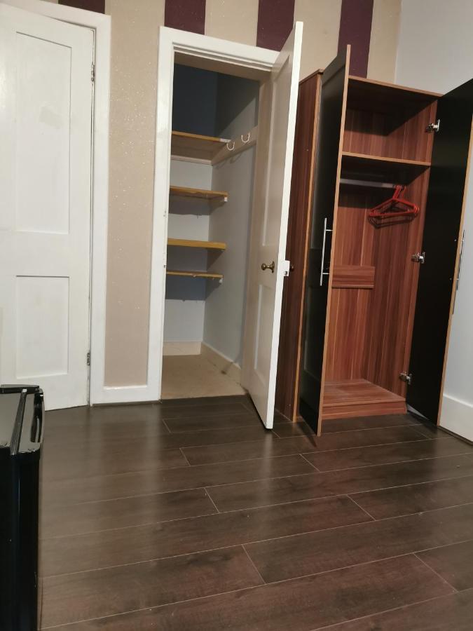 Neat Double Room Londra Esterno foto