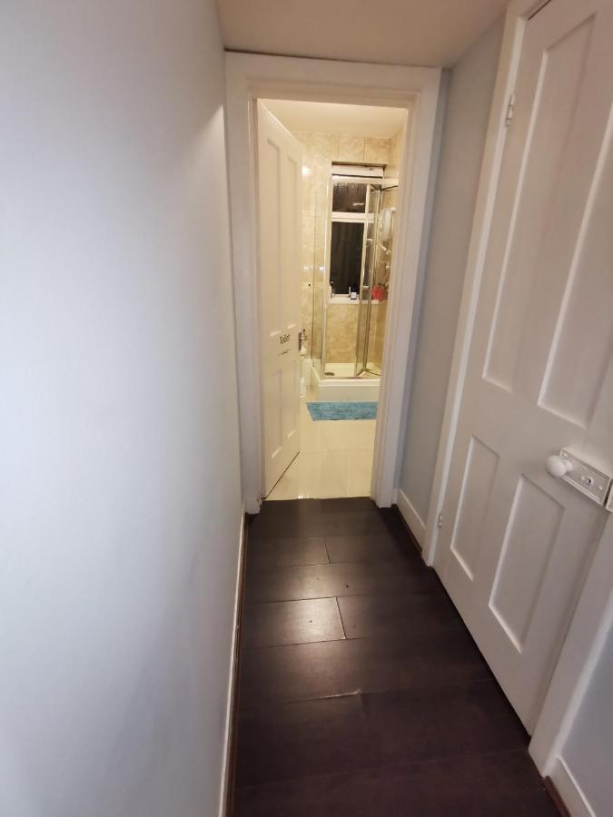 Neat Double Room Londra Esterno foto