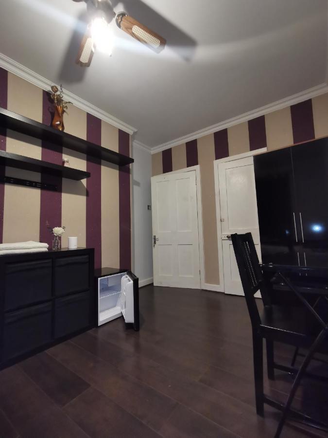 Neat Double Room Londra Esterno foto