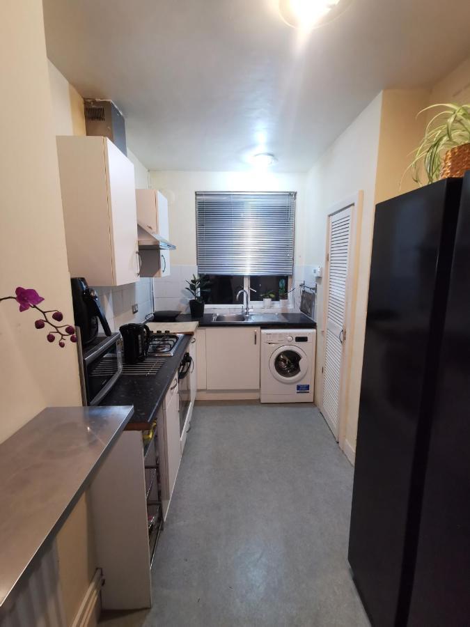 Neat Double Room Londra Esterno foto